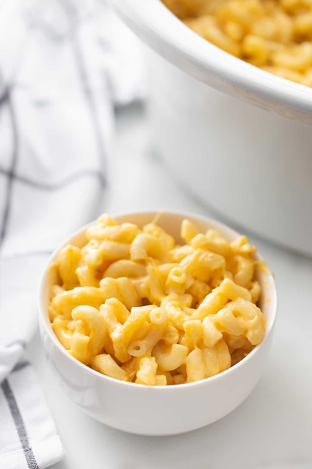 Easy Slow Cooker Mac and Cheese - Even the pickiest eaters will love easy slow cooker mac and cheese: a combo of sharp cheddar and Colby Jack plus a few surprise ingredients. #macandcheese #easyrecipe #halfscratched #slowcooker #pasta