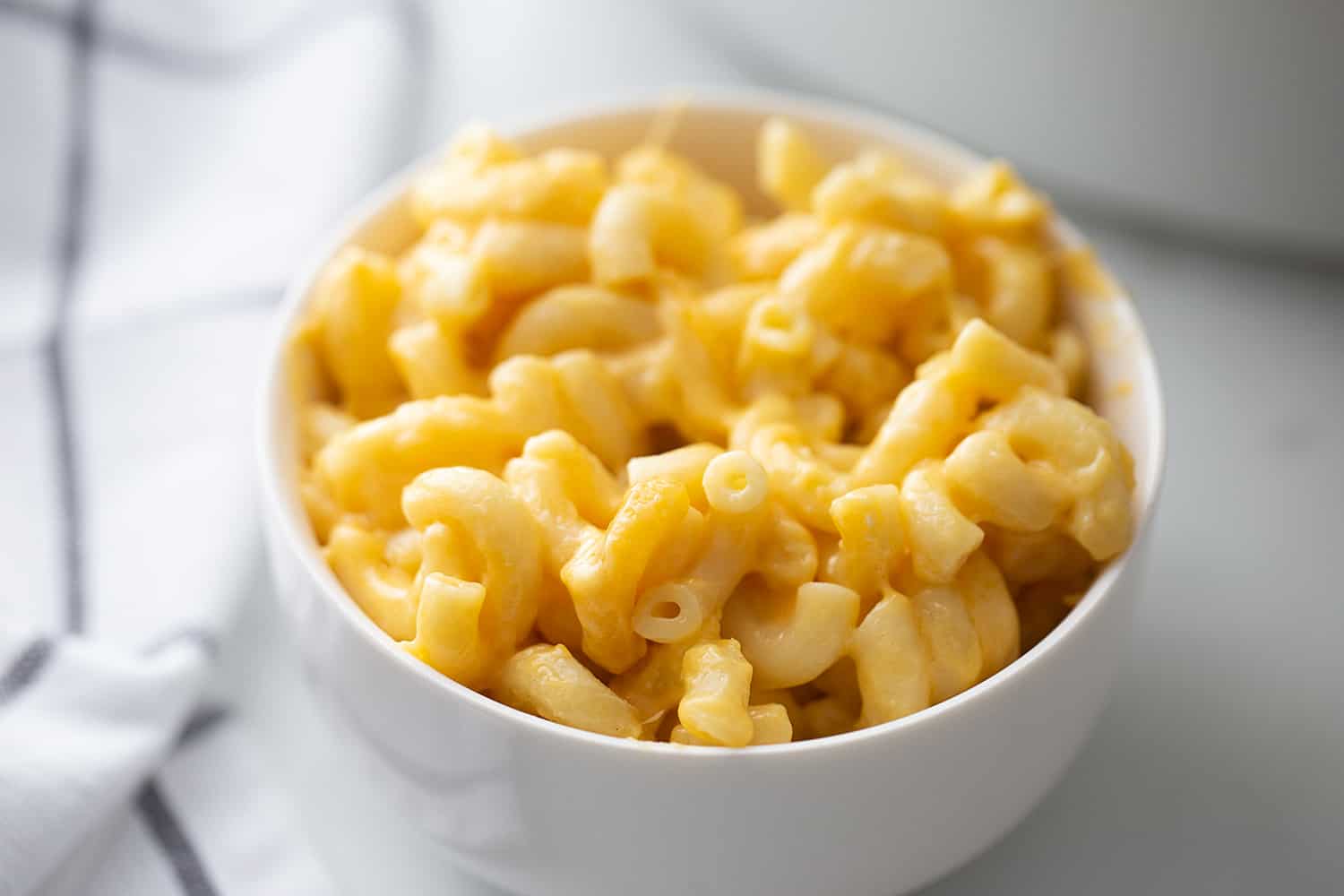 Easy Slow Cooker Mac and Cheese in a bowl