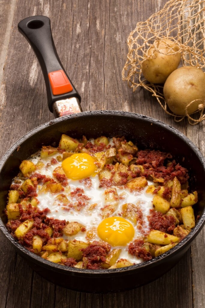 How To Cook Canned Corned Beef Hash Recipe with eggs