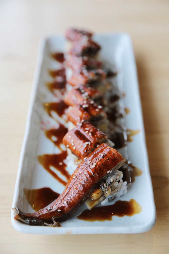 eel avocado roll sushi