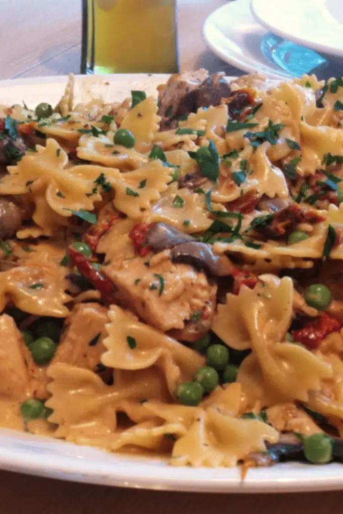 Cheesecake Factory Farfalle With Chicken and Roasted Garlic