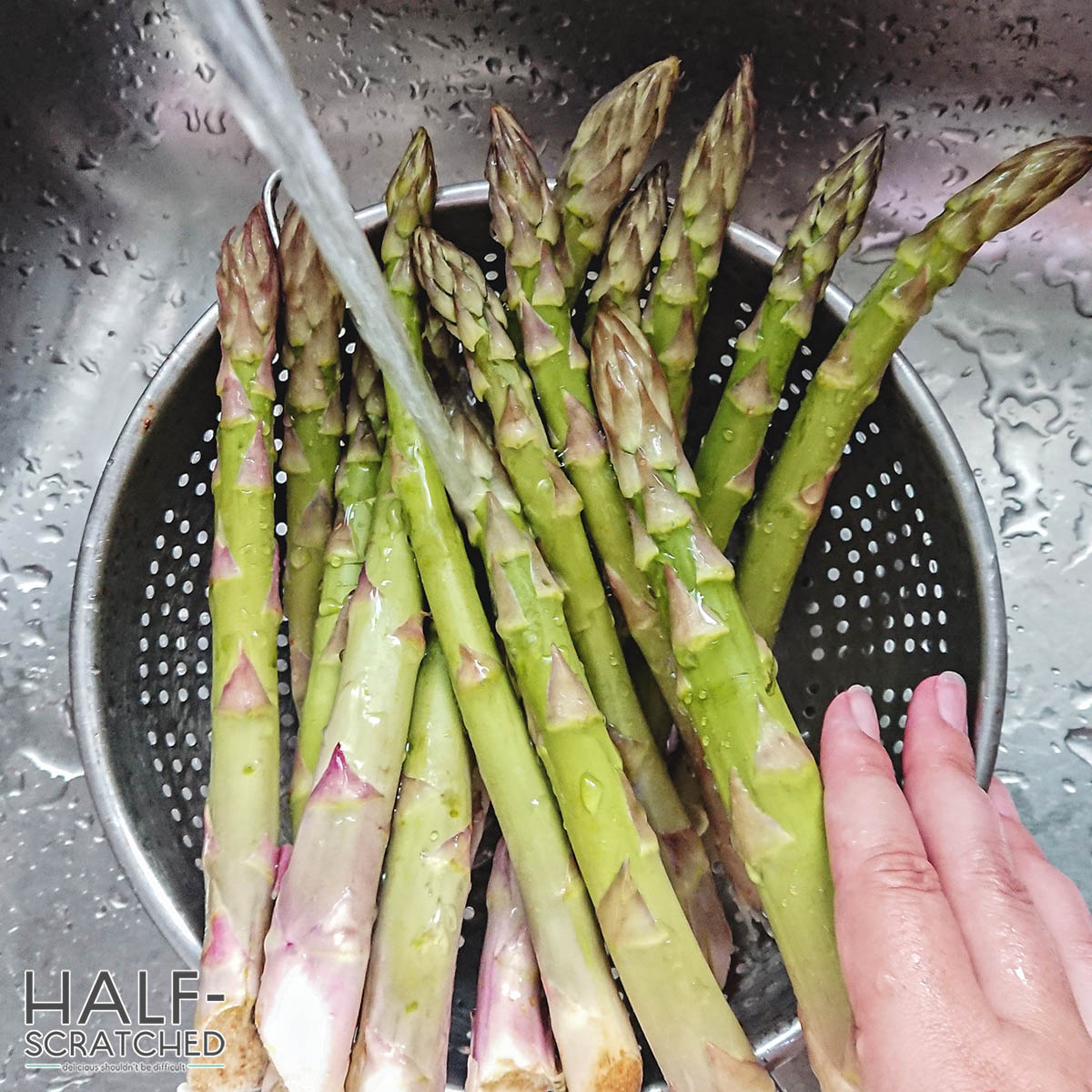 Washing asparagus under running water